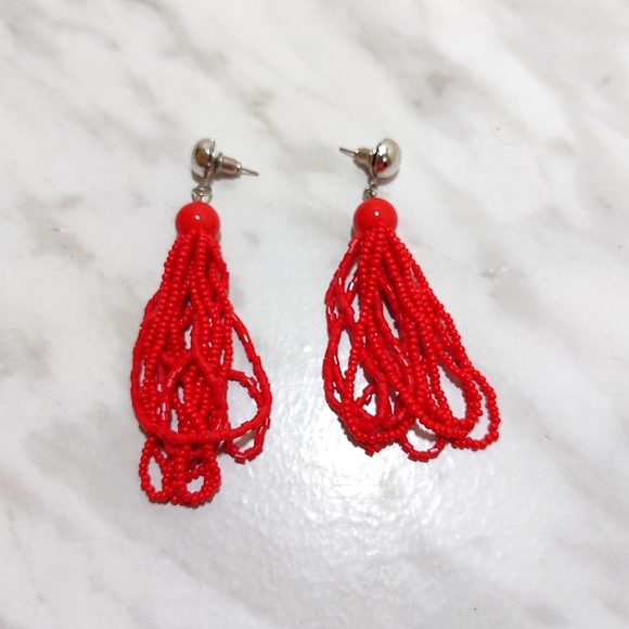 ❤️‍🔥 Vibrant Red Beaded Tasseled Statement Earrings - Picture 2 of 5